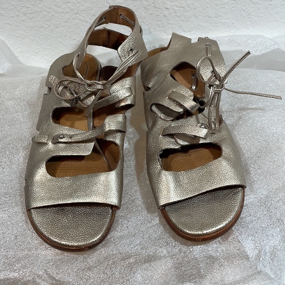 Corso Como Tiki Gladiator Gold Metallic Leather edgy Sandals size 8 - Picture 4 of 10